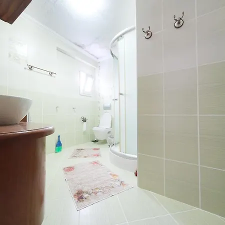 Aysem Mill Hill Apartment